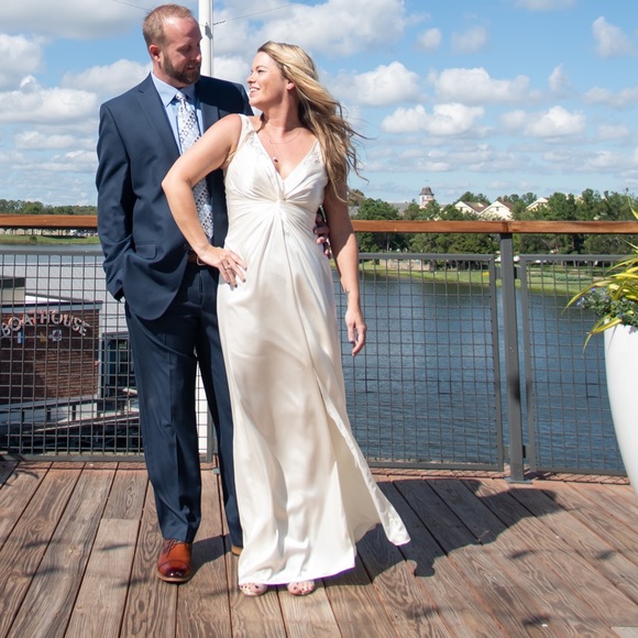 Satin feel dress - Picture 3 of 8